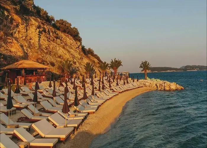 Coral Beach Apartment